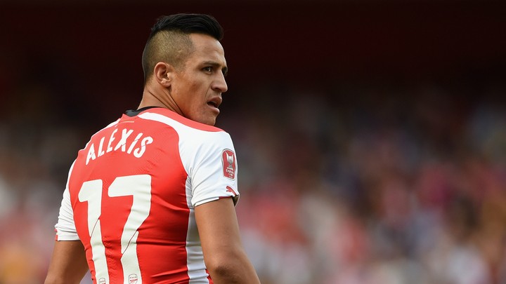 Alexis Sánchez nepomôže Arsenalu v prvých kolách Premier League